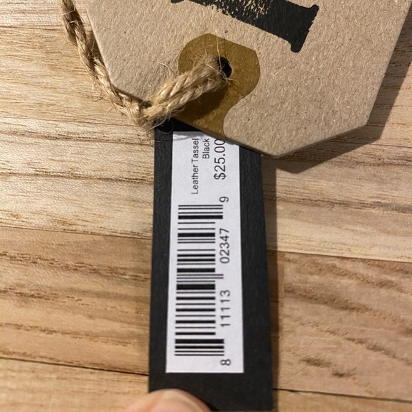 FEED Leather Tassel Black - Picture 6 of 9